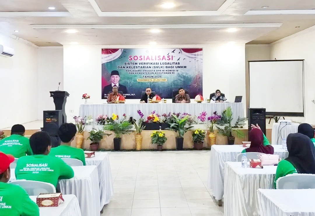 Agus Ambo Djiwa Buka Sosialisasi SVLK bagi Pelaku Usaha Hutan
