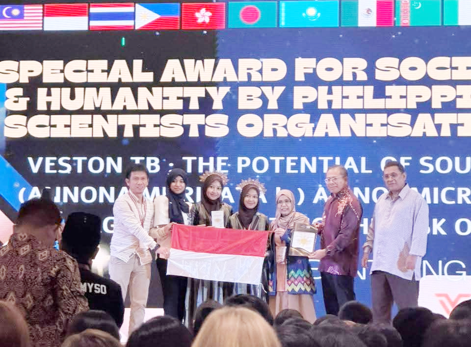 Berkat Dukungan Gubernur Sulsel: Dua Siswi SMAN 1 Bantaeng Raih Medali Emas di Thailand